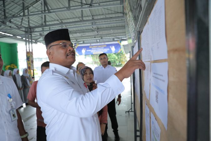 Pj Gubernur Safrizal Tinjau Pelaksanaan PPDB di SMAN 1 dan SMKN 2 Pangkalpinang