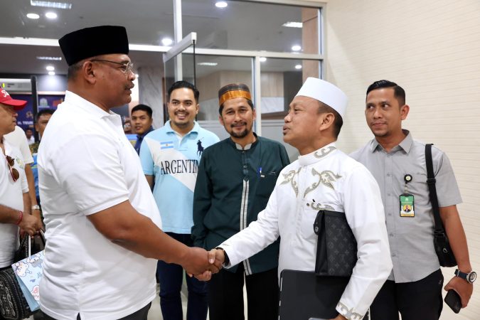 Ustadz Das’at Latief Jangan Antipati dengan Syariat Islam di Aceh