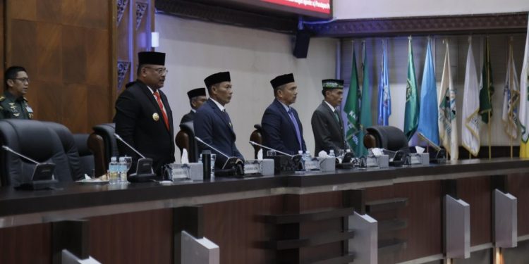 Dalam Rapat Paripurna DPRA, Pj Gubernur Safrizal Tegaskan Komitmen Penanganan Banjir Secara Komprehensif
