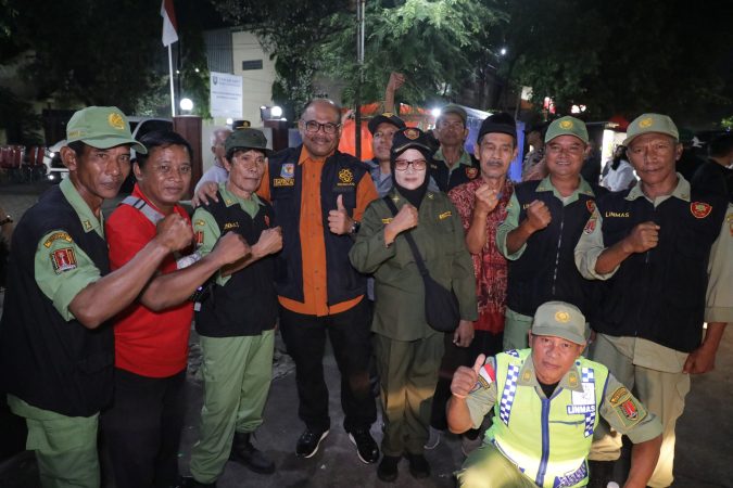 Turun Langsung! Dirjen Bina Adwil Tinjau Pos Siskamling di Semarang