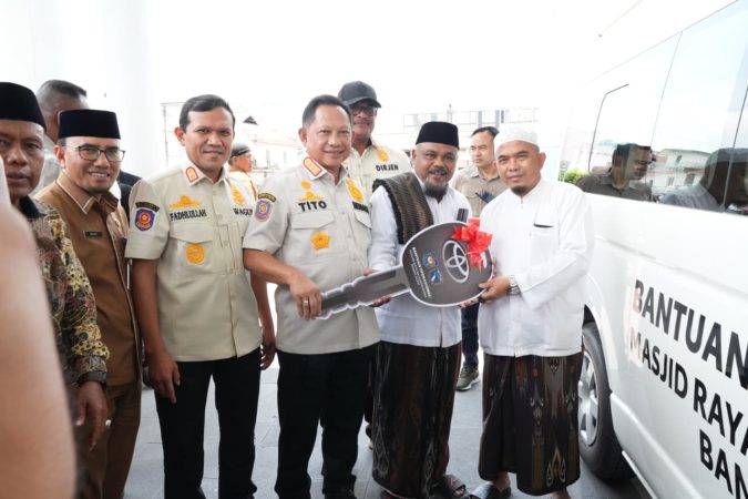 Kaposwil PRR Aceh Dampingi Ketua Satgas di Forum APEKSI dan Penyerahan Bantuan Masjid Raya